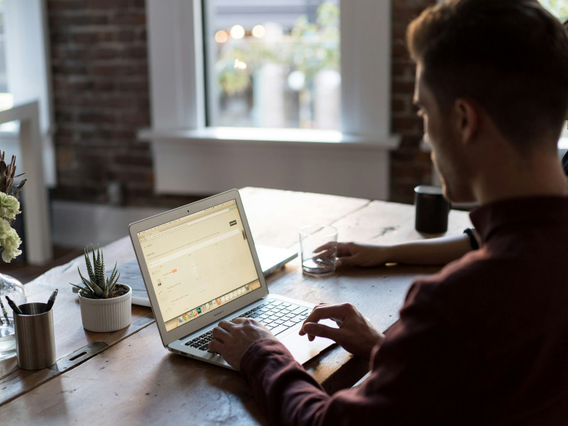 Starting an English teaching career online
